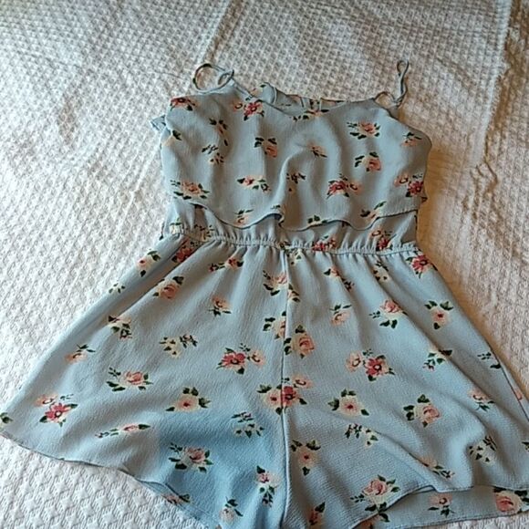 Romper    - Picture 4 of 7